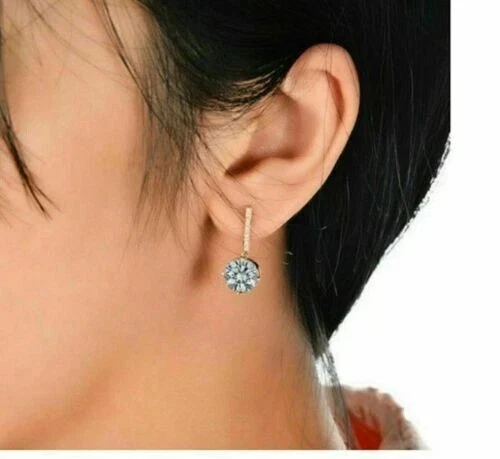 Pendientes colgantes/gotas redondos de diamantes creados en laboratorio de 3 quilates para mujer enchapados en oro amarillo de 14 k Foto 4 de 4