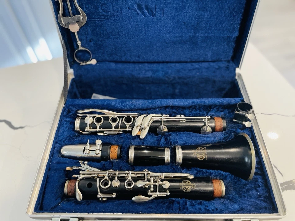 Clarinete Bb de madera Amati Kraslice ACL 311 usado con estuche original | Funciona muy bien Foto 4 de 4