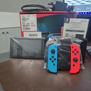 Nintendo Switch Neon Konsole V2 32Gb Verbesserter Akku Neon Blau/Rot Neuwertig OVP