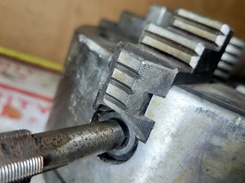 CHIN UY 6" 4-jaws independent lathe chuck with 2-1/4" x 8 threaded backing plate - Picture 6 of 7