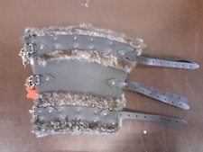 Mytholon Beinschienen mit Fellbesatz Leder Schwarz Larp Mittelalter #14223