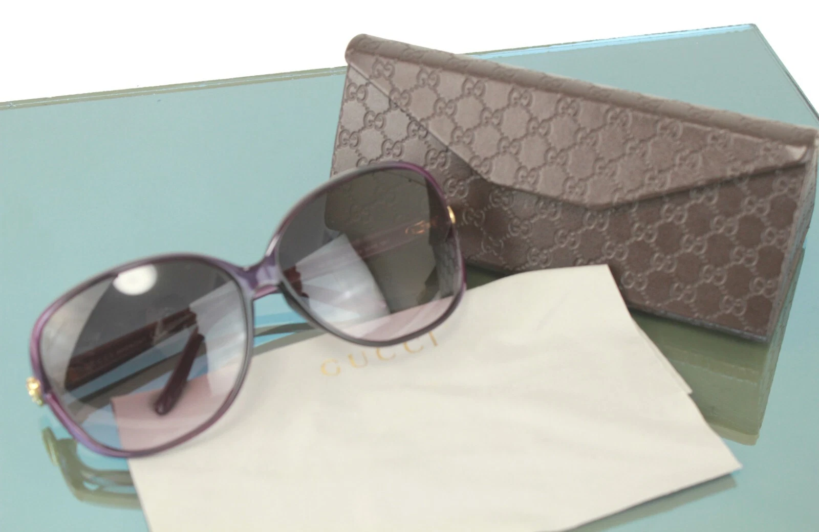 Lunettes de soleil violettes GUCCI GG lunettes accessoires femmes d'occasion Italie avec étui bon