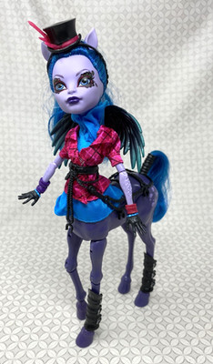Mattel Monster High Freaky Fusion Hybrids Avea Trotter Doll Wings Hat Belt Top