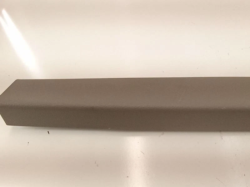 2007 HYUNDAI SANTA FE ACABAMENTO DE QUADRO DE TAMPA TRASEIRA SUPERIOR FABRICANTE DE EQUIPAMENTO ORIGINAL - Imagem 2 de 4