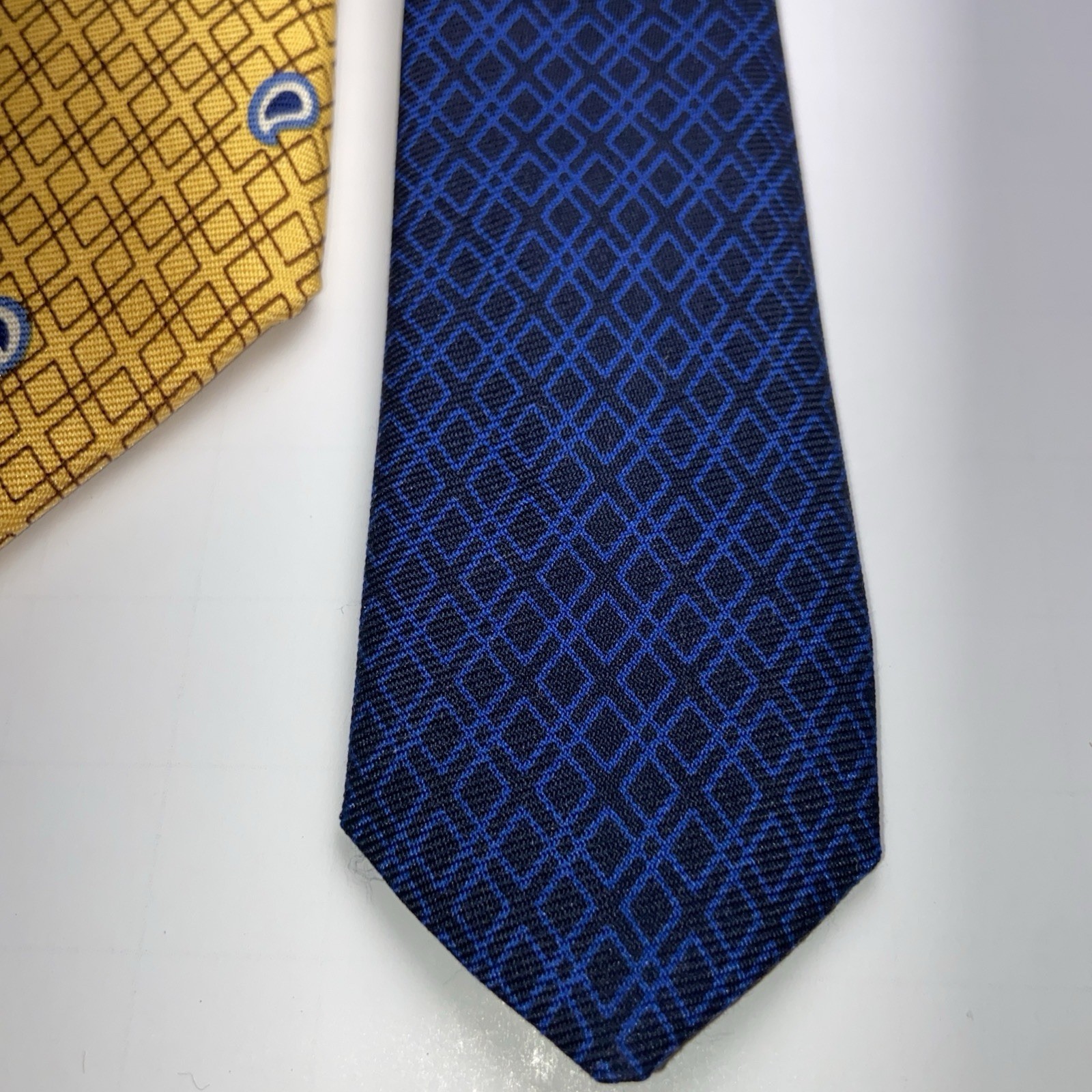 Tommy Hilfiger Tie Men's Necktie 100% Silk Yellow With Blue Paisley 59.5”x4” thumbnail 5