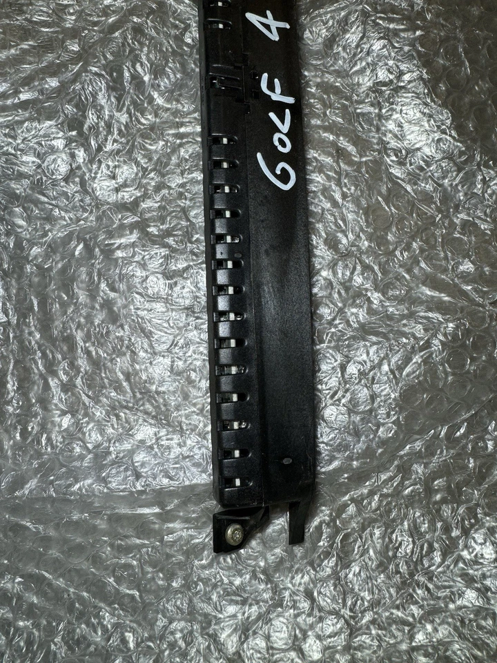 FANALE FARO TERZO STOP - VOLKSWAGEN Golf 4 Berlina 1J6945097C (1997-2003) - Immagine 2 di 4