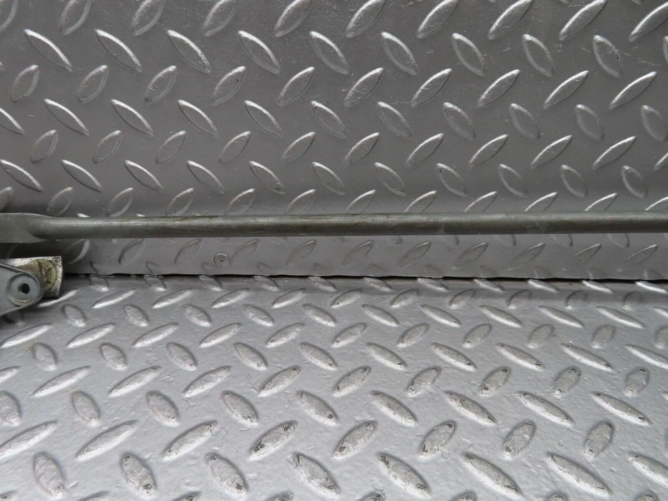 ⚙20331⚙ Mercedes-Benz W114 280CE cupé limpiaparabrisas acoplamiento Foto 3 de 4