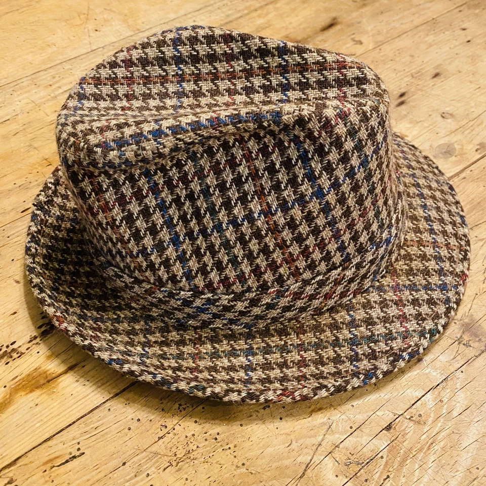 De Colección Sombrero Fedora Tweed Lana ADAM Nueva York Hombres Plumas 7 1/8 Retro Grandpacore Foto 3 de 4