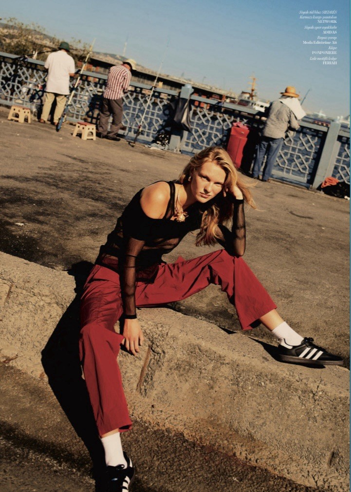 vogue Turkey October 2023 Taylor Hill - Ayça Ayşin Turan