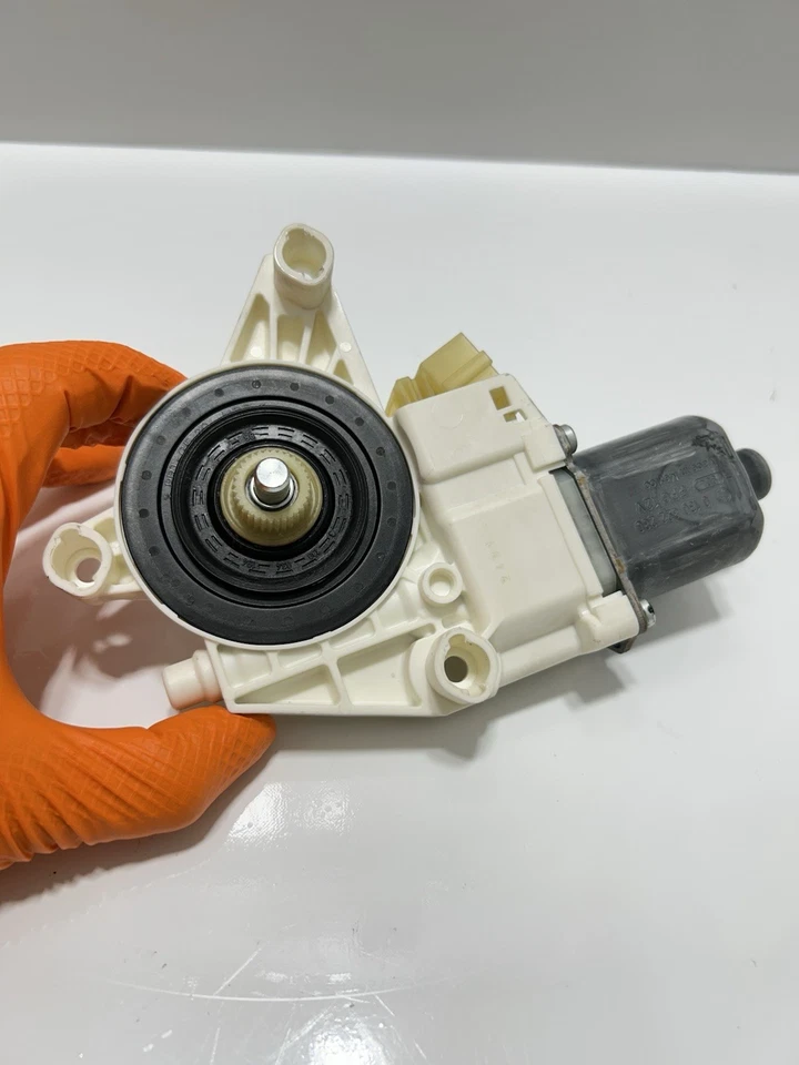 Motor regulador ventana trasera derecha Mercedes-Benz GL450 2006-2013 A2518200208 OEM Foto 2 de 4