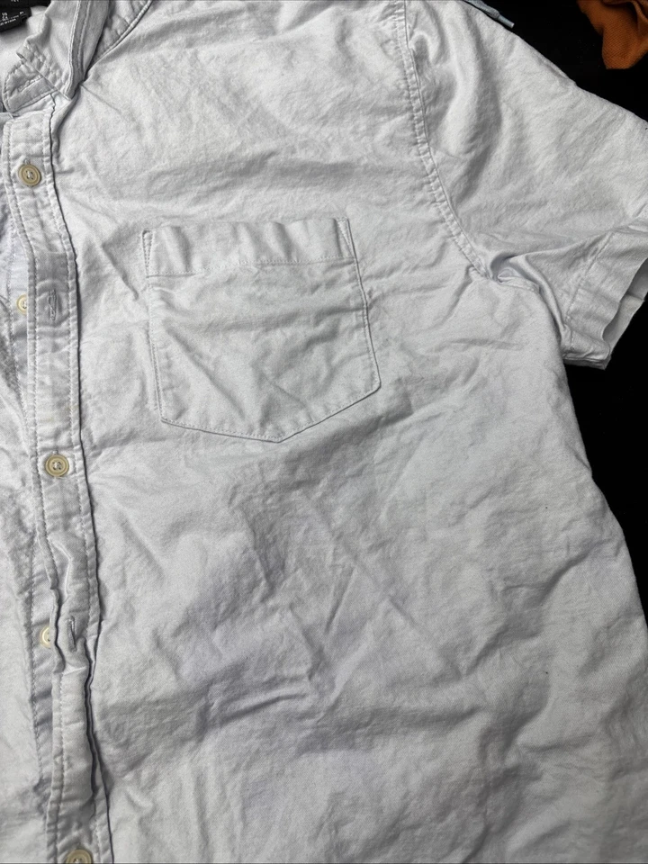 Men’s Forever 21 XL Light Blue Button-up Short Sleeve Shirt - Image 3 of 3