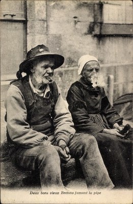Postcard Deux bons vieuz Bretons fumant la pipe, older people at... - 2933893