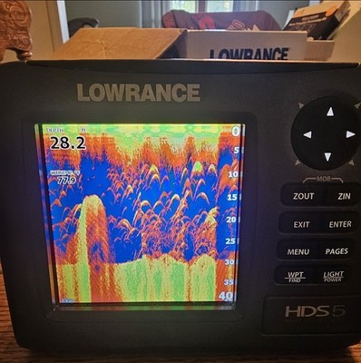 Lowrance HDS5 GPS Fishfinder Chartplotter Unit,with Cover,bracket and Pwr Cable