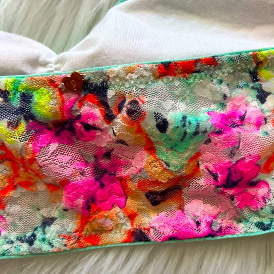 Sujetador bandeau floral de encaje rosa mediano Victoria's Secret Foto 4 de 4