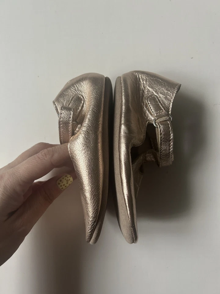 Baby Boden Bebé Niña Suela Suave Mary Jane Zapatos 12-18 Meses Metálico Dorado Foto 2 de 4