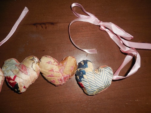 Four Hanging Hearts Garland Made from Vintage Quilt Remnants Red Blue Mixed - Picture 3 of 4