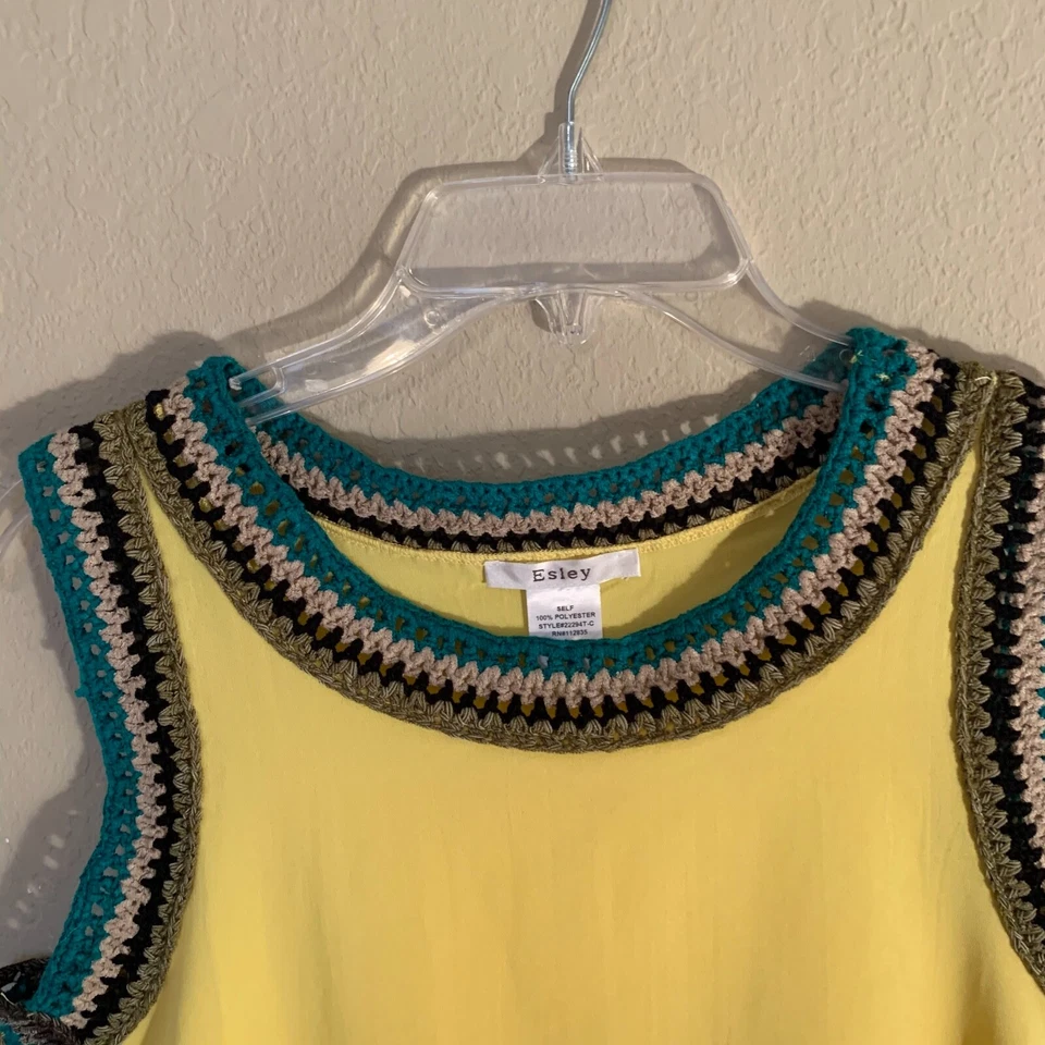 Camiseta sin mangas Esley amarilla con ribete bordado BOHO talla pequeña  Foto 2 de 4