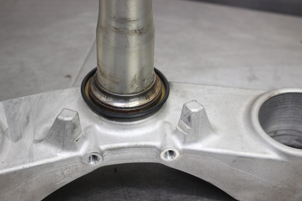 あ　1223 2001 - 2005 Kawasaki ZX12 ZX12R Lower Triple Tree