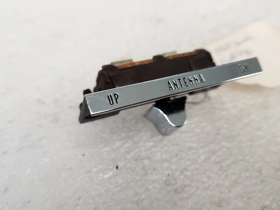 Interruptor de antena de alimentación Buick Wildcat LeSabre Electra 225 1966 1967 OEM GM Foto 3 de 4