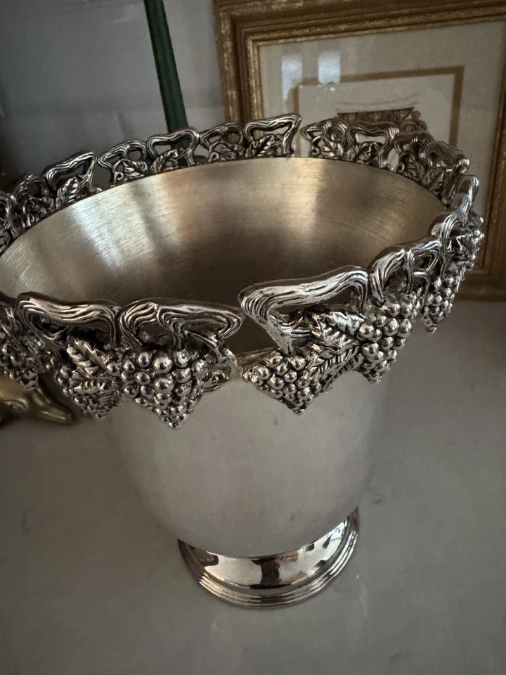 Cubo de champán vintage Godinger plateado con uvas en vid Foto 2 de 4