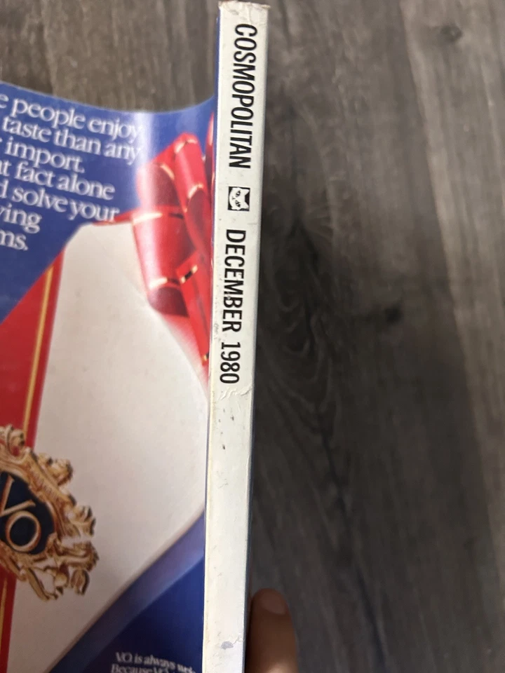 COSMOPOLITAN MAGAZINE DECEMBER 1981 KIM ALEXIS JOHN BELUSHI SCAVULLO Foto 2 de 3