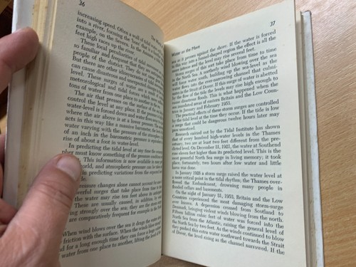 VINTAGE "THE WORLD OF WATER" J GORDON COOK ILLUSTRATED HARDBACK BOOK (P4) - Picture 10 of 15