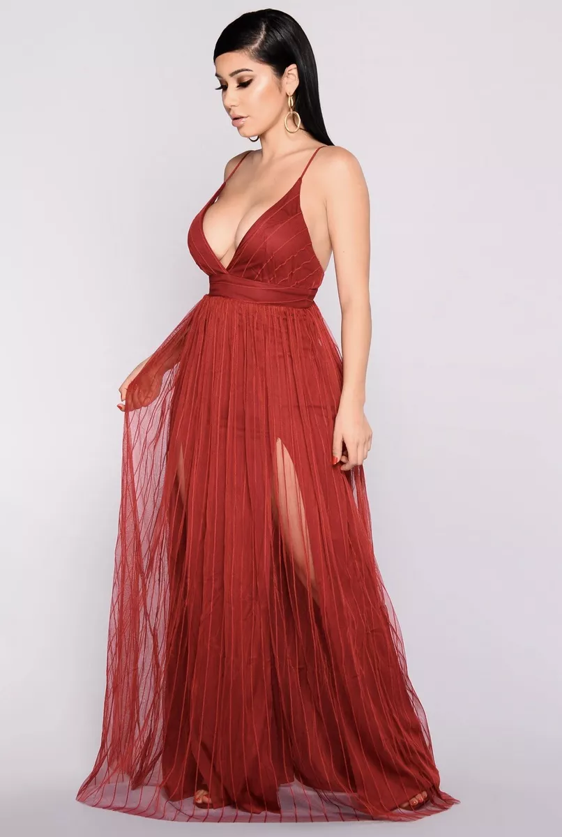 Fashion nova burgundy maxi dress 2025