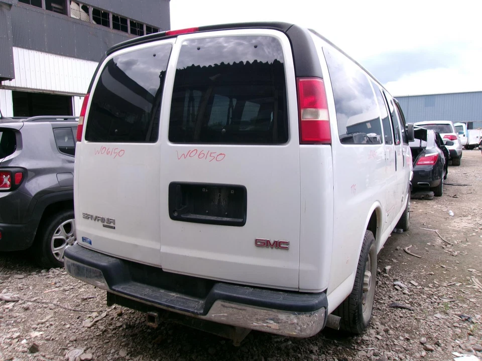 Espejo retrovisor interior delantero central usado se adapta a: furgoneta GMC Savana 2500 2012 delantera Foto 4 de 4