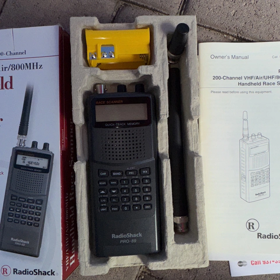 Escáner de carreras portátil Radio Shack PRO-89 VHF/UHF/AIR 800 MHz 200 canales Foto 3 de 4