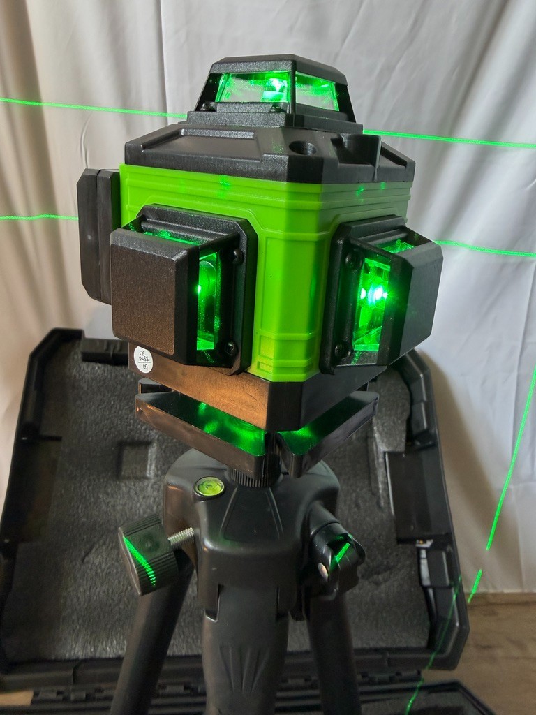 Niveau laser 4D vert 360 robuste avec coffret et accessoires - 2