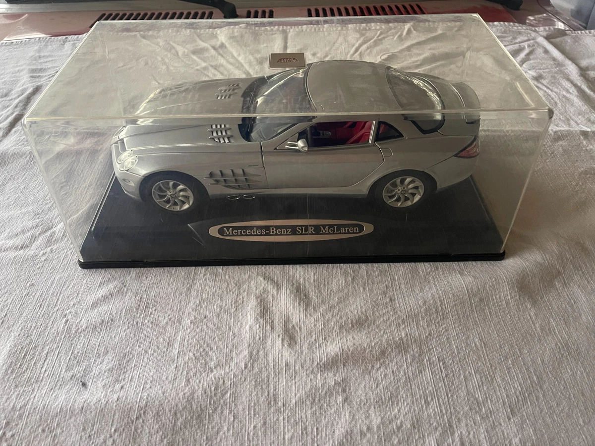 Mercedes-Benz Dealermodel Mercedes-Benz SL 500 (R230) Zilver - Modelauto Zetten