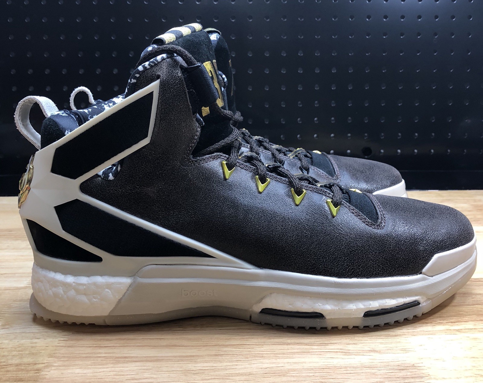 Adidas D Rose Jesse Jesse Rose Owens BOOST sz 11.5 AQ7960 Noir/ blanc/ Gold Noir History ad3559 Adidas D Rose Jesse Jesse Rose Owens BOOST sz 11.5 AQ7960 Noir/ blanc/ Gold Noir History ad3559