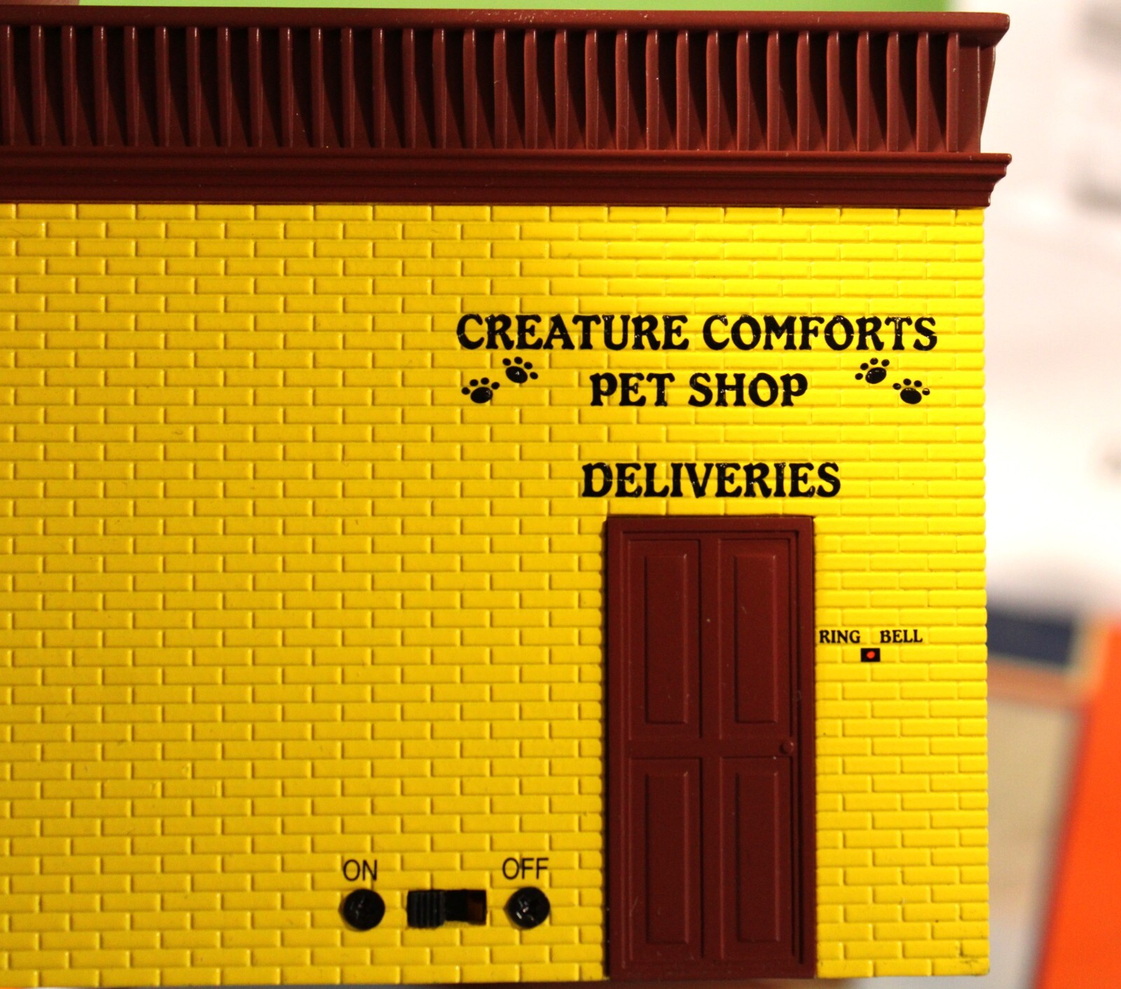 LIONEL Model Trains Accessories Tw0 (2) Buildings for Track Layout See