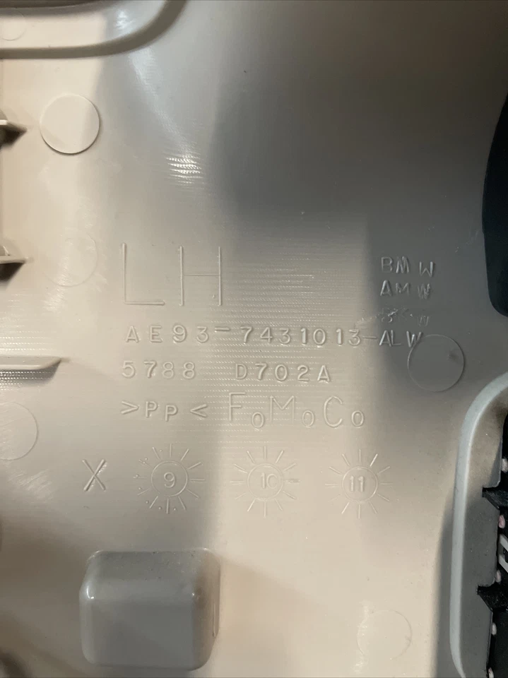 2010-2012 LLINCOLN MKT ВНУТРЕННЯЯ ЗАДНЯЯ ЛЕВАЯ ЧЕТВЕРТЬ ПАНЕЛИ ОТДЕЛКА ЧЕХОЛ  - Изображение 4 из 4