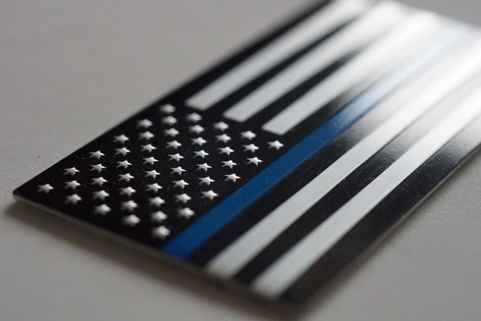 (PAQUETE DE 4) Calcomanía Adhesiva Aluminio Oficial de Policía Línea Azul Delgada Bandera Americana Foto 4 de 4