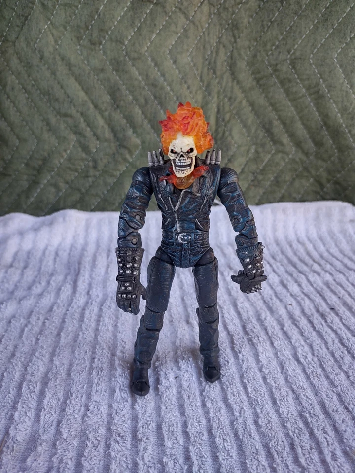 Figura de acción de ciclo de llama electrónica Ghost Rider de Marvel Legends Hasbro Posable  Foto 3 de 4