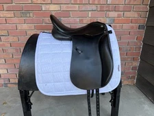 17” Intrepid International Klasse Dressage Saddle