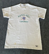 Hotel Del Coronado VTG T Shirt Ivory Embroidered Spellout Logo Mens Small Calif 