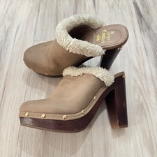 Y2K Juicy Couture tan brown faux fur clogs with gold studs