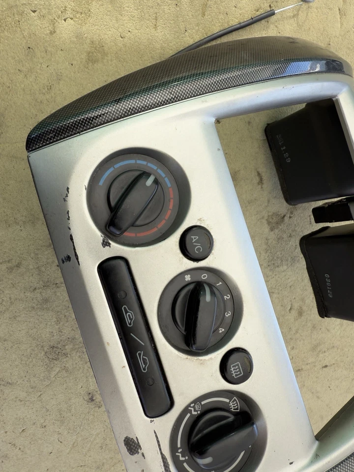 Mazda Protege5 2001-2003 calefacción aire acondicionado panel de control de clima con bisel de ajuste de radio fabricante original Foto 3 de 4