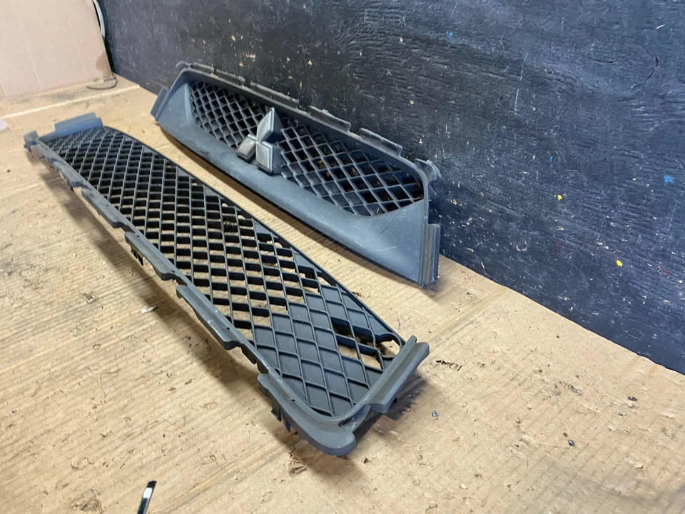 Комплект передней верхней нижней решетки радиатора 2010-2013 Mitsubishi Outlander S9844 DG - Изображение 2 из 4