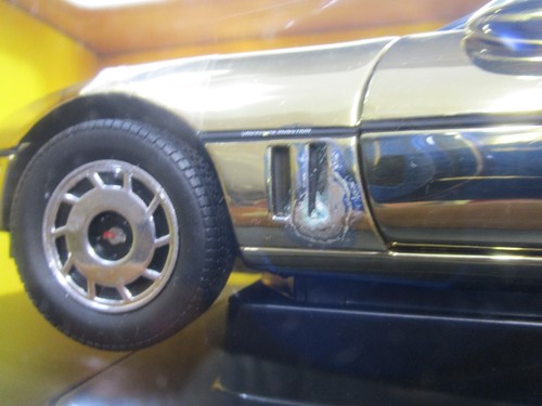 ERTL 1/18 AMERICAN MUSCLE GOLD CHROME 1984 CHEVY CORVETTE C4 NEW *ISSUE* - Picture 4 of 7