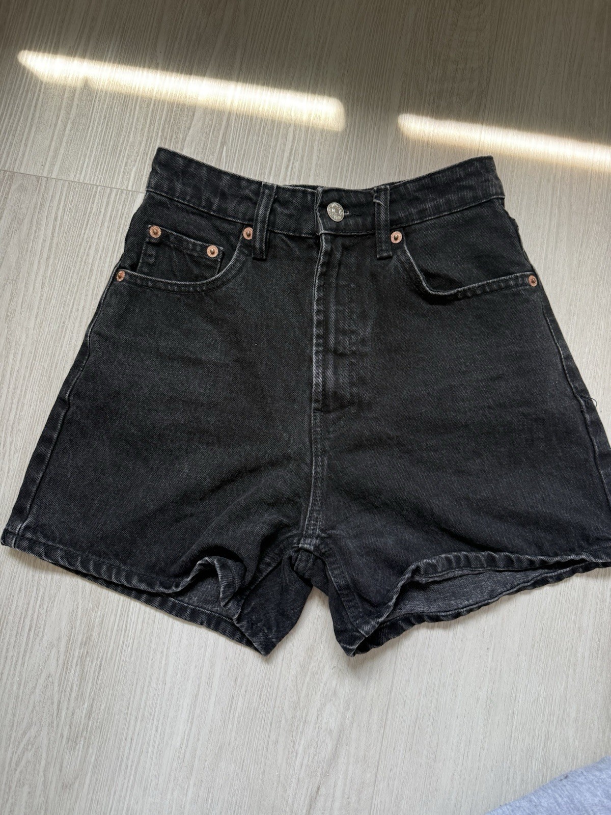 Shorts de Mezclilla Zara Negros de Tiro Alto - Mujer Talla 24 (EUR 34 / US 24)-image