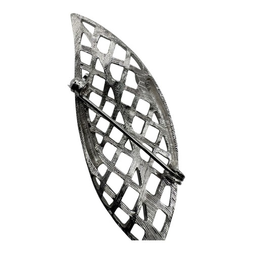 Vintage Silver-Tone Lattice Leaf Brooch Pin – Elegant Openwork Design - Picture 5 of 6