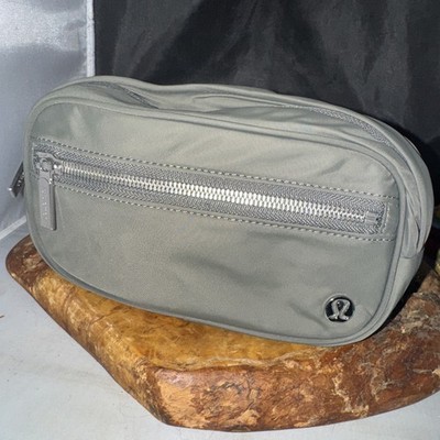 lululemon 1.8l wunderlust belt bag  R & B Import Compact and contoured to hug your body for a seamless fit Beautiful Gray Lululemon Wunderlust Belt
