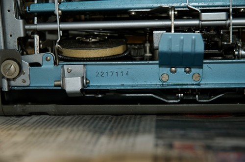 Olympia DeLuxe West German Typewriter. Spanish/Castilian K/Board. Cased. - Picture 6 of 13