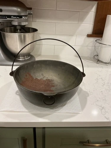 ANTIQUE WAGNER SIDNEY O #3 CAST IRON SCOTCH BOWL