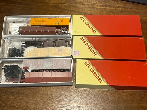 Lot 3x RED CABOOSE HO Scale Model Train Kits Reefer Box Cars - Neu/Ungebaut