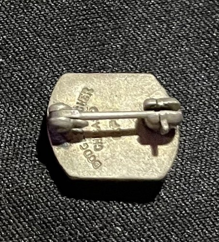 Gold Plated Lapel Pin - Picture 7 of 8