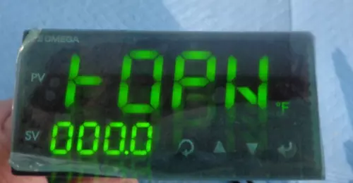 OMEGA CNi8DH44-C24-RCJ DUAL DISPLAY TEMPERATURE PID CONTROLLER 90-240 VAC 5W